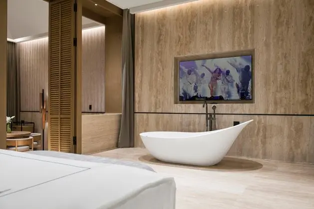 Amber Lagoon Suite