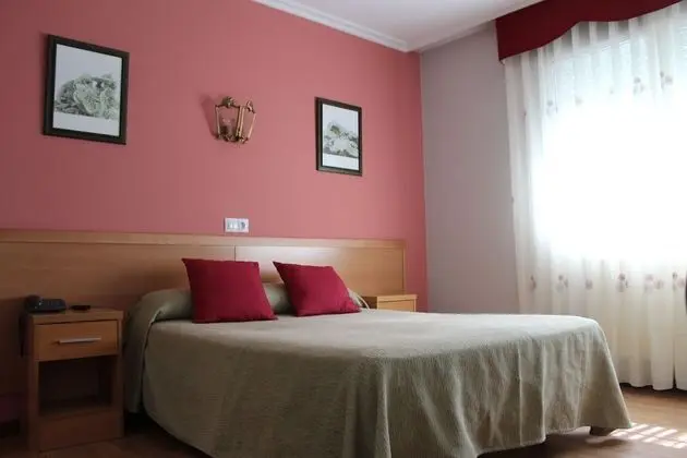 Büyük Yataklı Tek Kişilik Oda