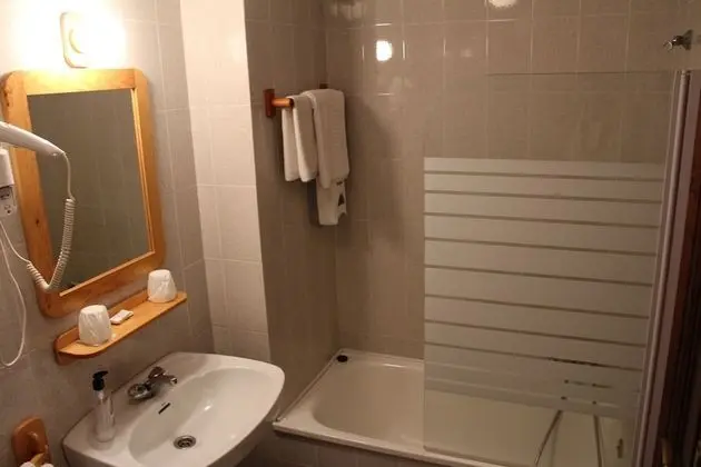 Büyük Yataklı Tek Kişilik Oda