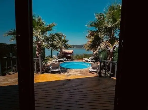 Jüpiter Oda, Göl Manzaralı, Isıtmalı Özel Havuzlu