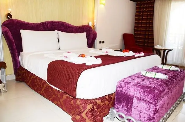 Deluxe Suite with Spa Bath