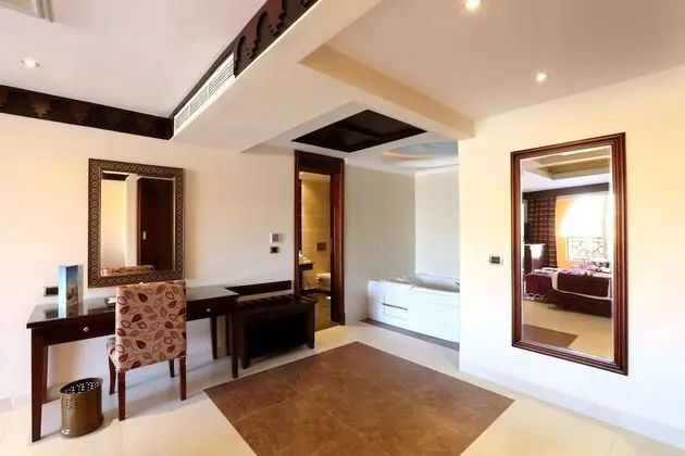 Deluxe Suite with Spa Bath