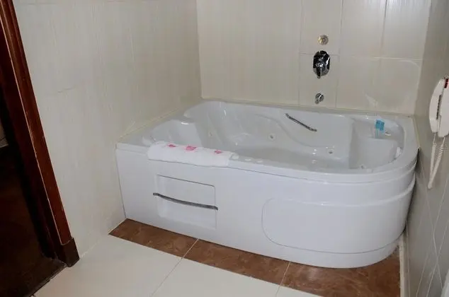 Deluxe Suite with Spa Bath