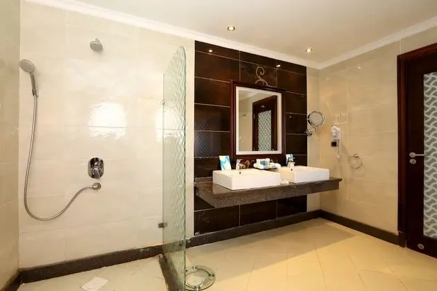 Deluxe Suite with Spa Bath