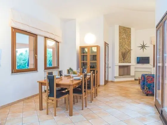 Ev