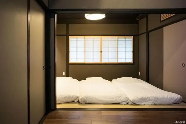 Traditional Ev (Reikaku Yasaka)