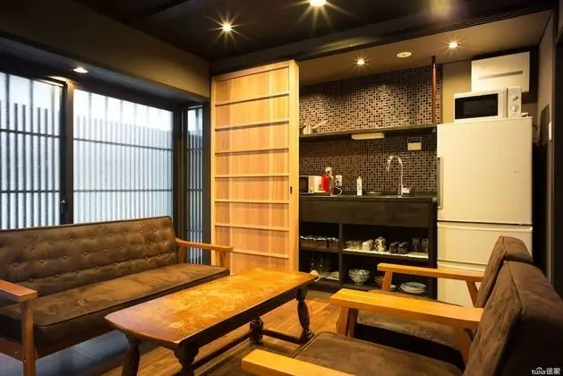 Traditional Ev (Reikaku Yasaka)