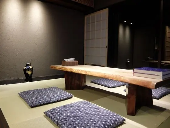 Traditional Ev (Reikaku Yasaka)