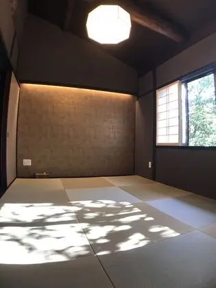 Traditional Ev (Reikaku Yasaka)