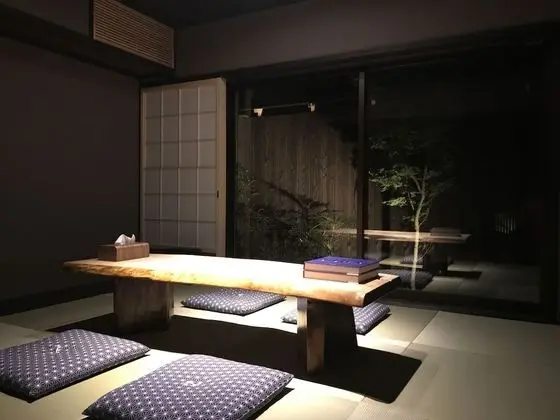 Traditional Ev (Reikaku Yasaka)