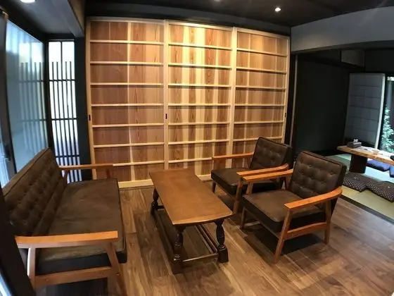 Traditional Ev (Reikaku Yasaka)