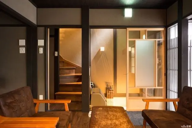 Traditional Ev (Reikaku Yasaka)