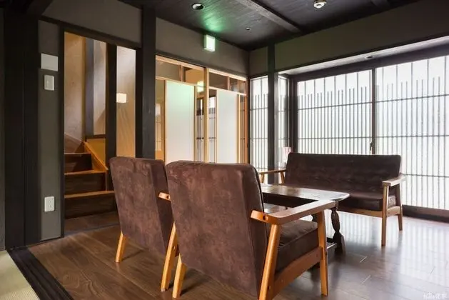 Traditional Ev (Reikaku Yasaka)