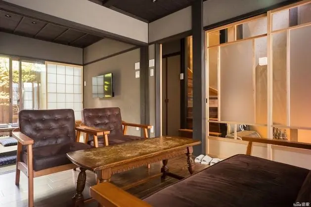 Traditional Ev (Reikaku Yasaka)