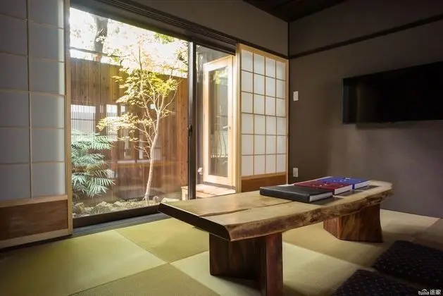 Traditional Ev (Reikaku Yasaka)