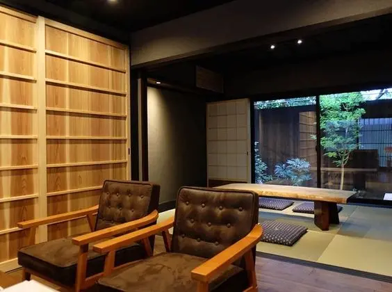 Traditional Ev (Reikaku Yasaka)