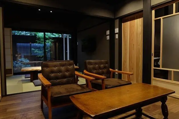 Traditional Ev (Reikaku Yasaka)