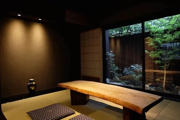 Traditional Ev (Reikaku Yasaka)