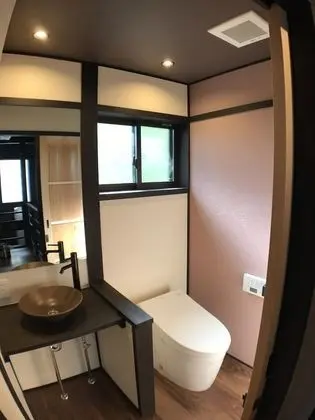 Traditional Ev (Reikaku Yasaka)