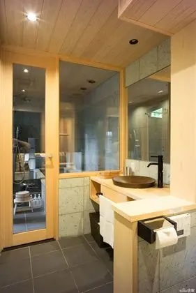 Traditional Ev (Reikaku Yasaka)