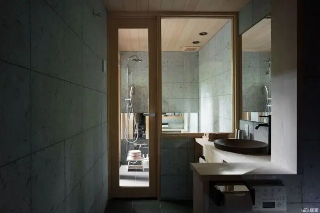 Traditional Ev (Reikaku Yasaka)