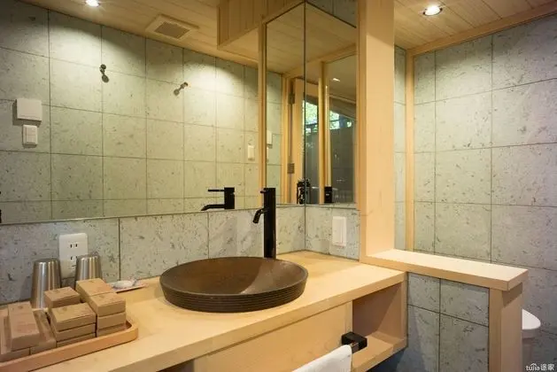 Traditional Ev (Reikaku Yasaka)