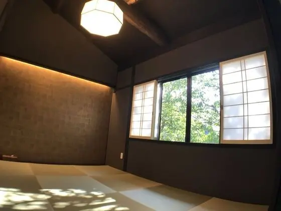 Traditional Ev (Reikaku Yasaka)