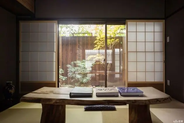 Traditional Ev (Reikaku Yasaka)