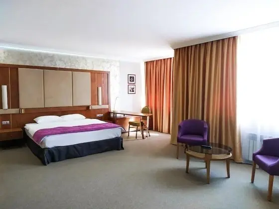 Luxury Tek Büyük Yataklı Oda