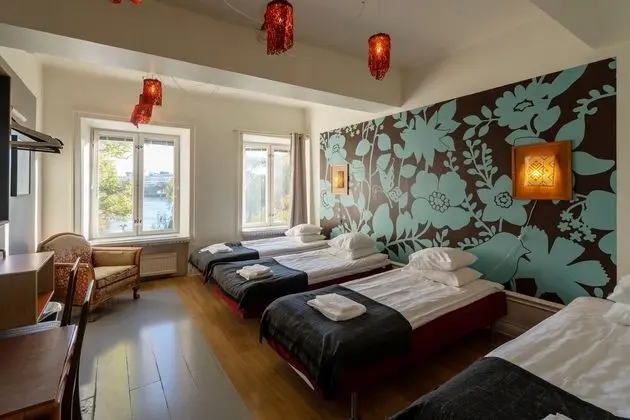 Standard Dört Kişilik Oda, Ortak Banyo