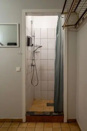 Standard Dört Kişilik Oda, Ortak Banyo