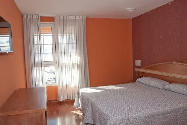 Üç Kişilik Oda