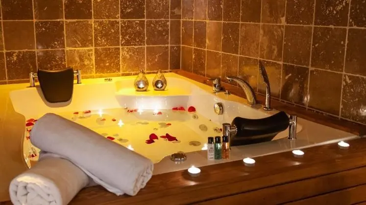 Deluxe Jakuzili Suite, Avlu Manzaralı, Jakuzili
