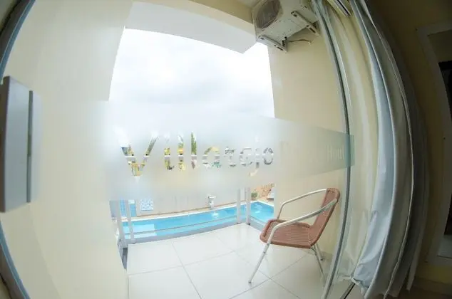 Dört Kişilik Oda, Havuz Manzaralı