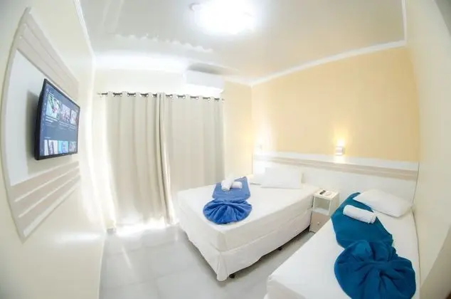 Üç Kişilik Oda, Havuz Manzaralı