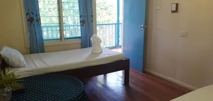 Basic İki Ayrı Yataklı Oda, 2 Tek Kişilik Yatak, Ortak Banyo (Top Floor)