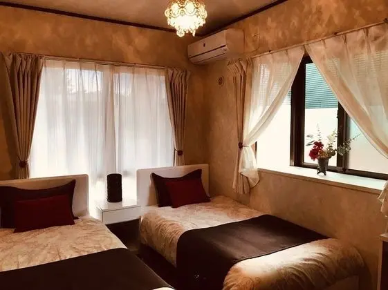 Ev (Private Vacation)