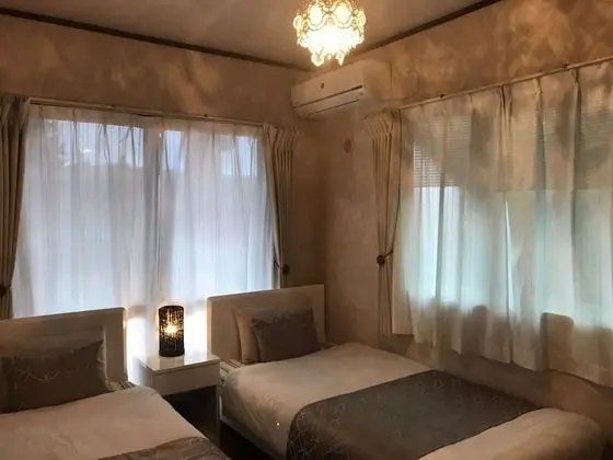 Ev (Private Vacation)