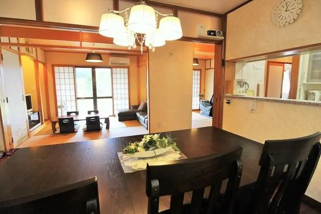 Ev (Private Vacation)