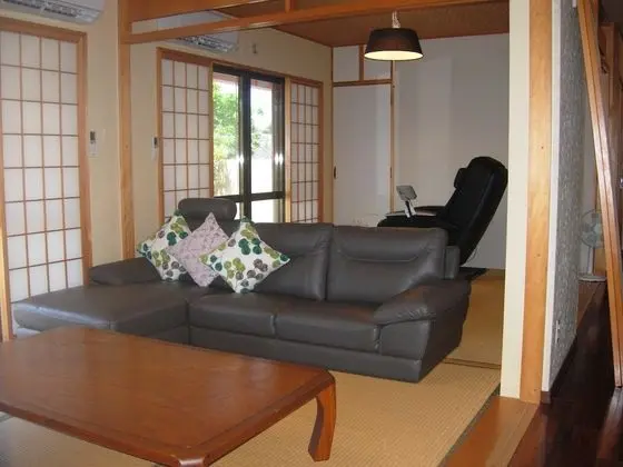 Ev (Private Vacation)