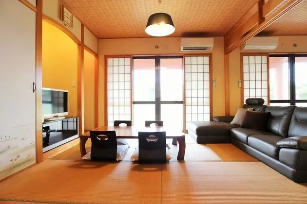 Ev (Private Vacation)