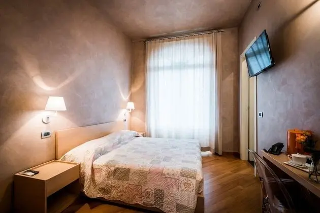 Classic Tek Büyük veya İki Ayrı Yataklı Oda, Özel Banyo, Park Manzaralı