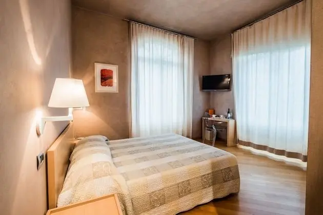 Deluxe Tek Büyük Yataklı Oda, 1 Çift Kişilik Yatak, Özel Banyo, Park Manzaralı