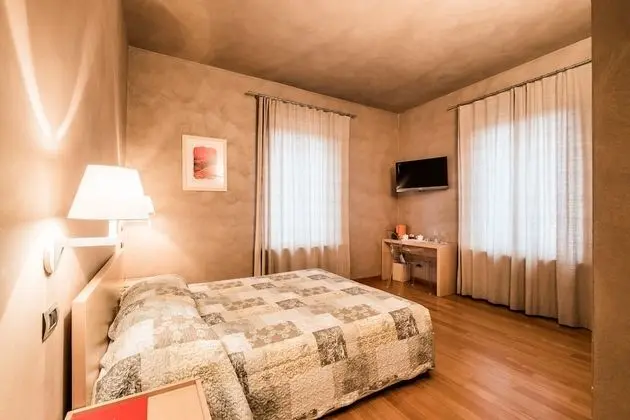 Deluxe Tek Büyük Yataklı Oda, 1 Çift Kişilik Yatak, Özel Banyo, Park Manzaralı