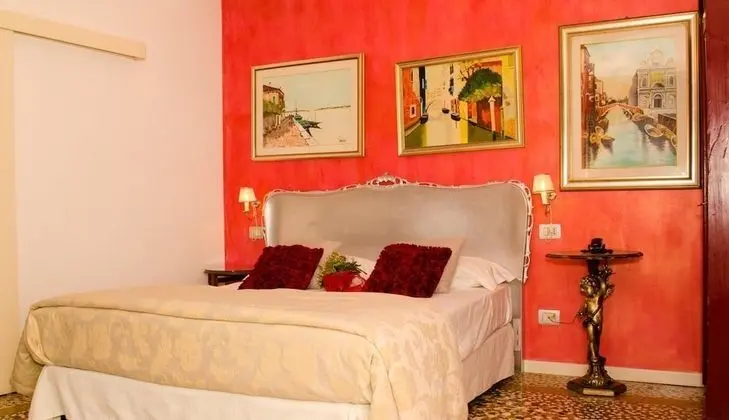 Classic Tek Büyük veya İki Ayrı Yataklı Oda