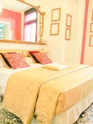 Classic Tek Büyük veya İki Ayrı Yataklı Oda