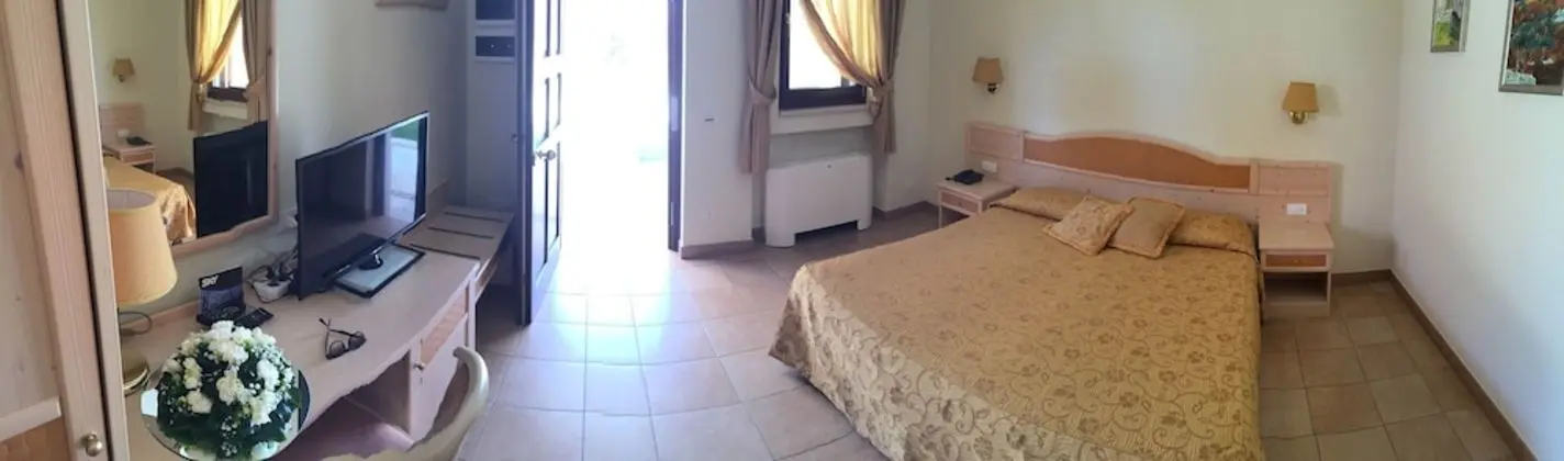 Dört Kişilik Oda, Bahçeli