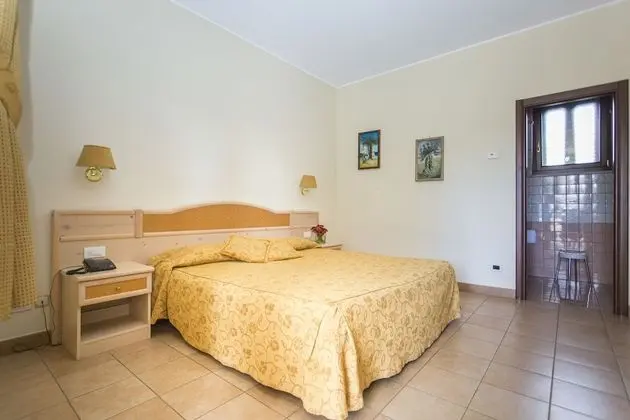 Tek Büyük Yataklı Oda, Bahçeli