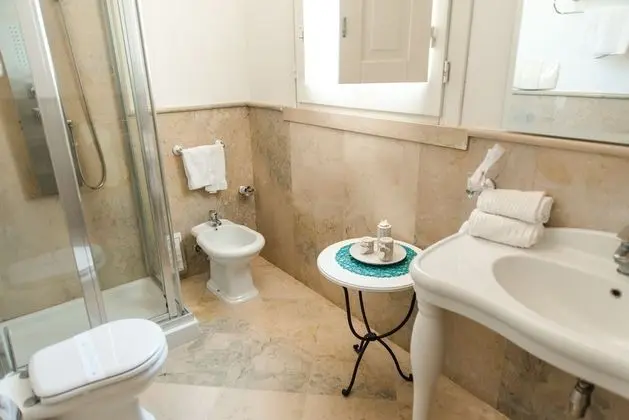 Deluxe Tek Büyük Yataklı Oda, Sıcak Su Küveti (Patruni)
