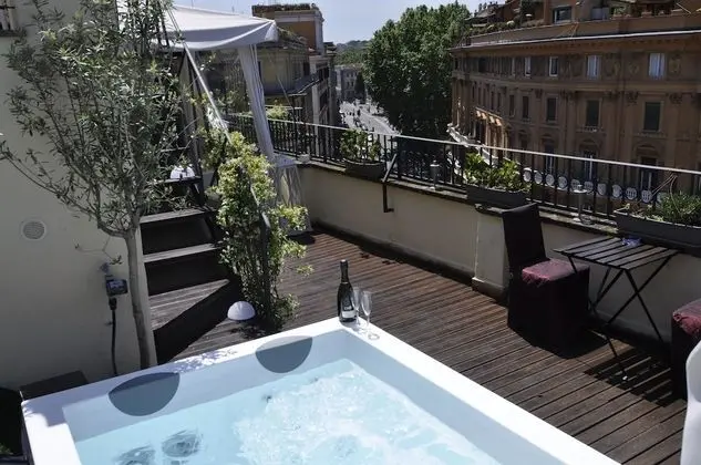 Süit, Şehir Manzaralı (Jacuzzi)